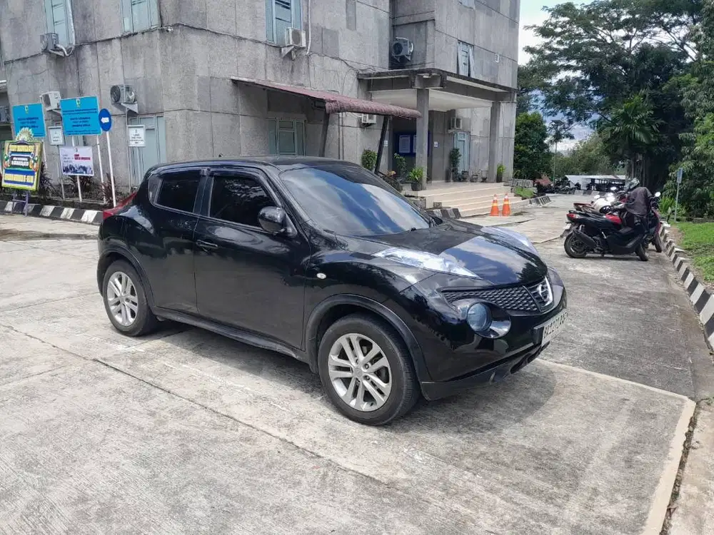 NISSAN JUKE 1.5 RX AUTOMATIC 2011 – HITAM ELEGAN, SIAP PAKAI!