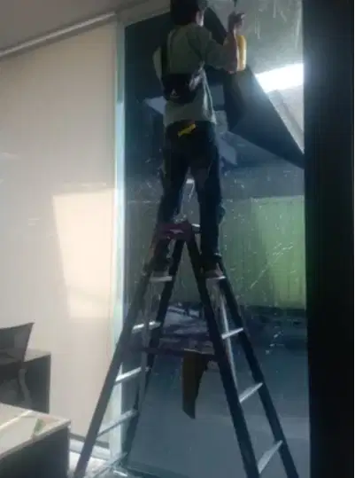 Pusat order Kaca Film dan Sticker untuk kebutuhan Gedung, Perkantoran