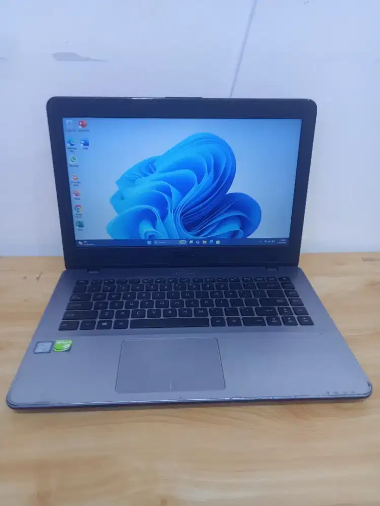 Asus A422U core i5 -8250u ram 8 GB SSD 128+1 TB HDD nvidia 930 2gb