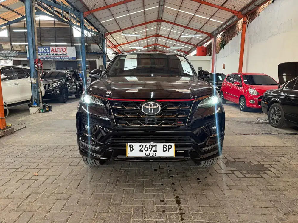 Toyota Fortuner 2.4 VRZ TRD S AT MATIC Hitam list merah berkualitas