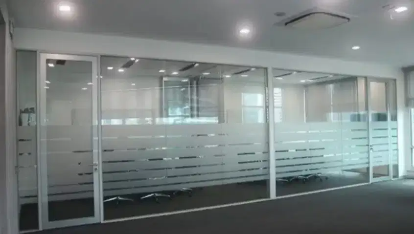 Spesialis Stiker cutting sunblast & kaca film Kantor rumah & Hotel