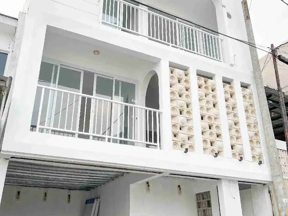 RUMAH 3 LANTAI PLUS ROOFTOP VIEW KOTA BDG, MURAH