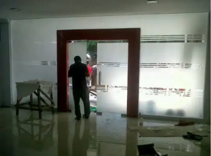 Tempat Pesan Kaca Film dan Sticker untuk kebutuhan Gedung, Perkantoran