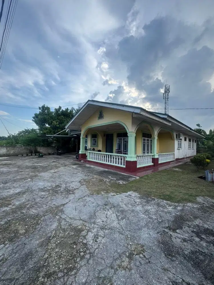 Dijual rumah siap huni halaman luas