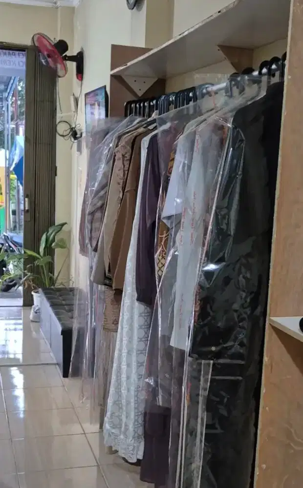 Laundry kiloan, satuan, sepatu, tas, helm, karpet dll