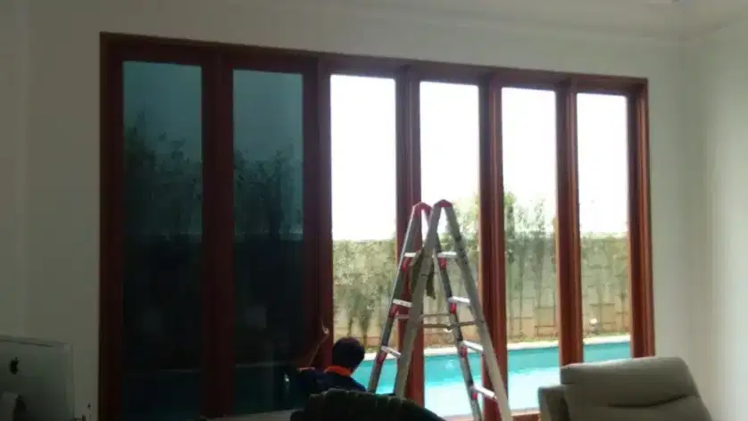 Pasang Sticker dan Kaca Film segala Gedung dan Perkantoran