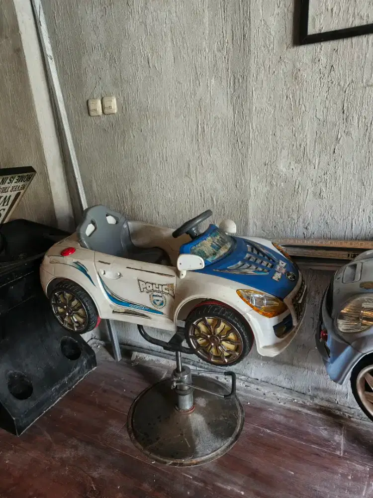 Mobil mobilan untuk Potong Rambut Anak (Bekas, namun prima)