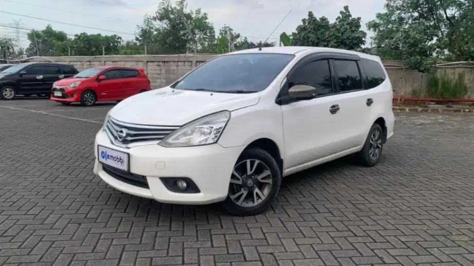LOW DP Nissan Grand livina 1.5 SV Bensin-MT 2018 3ZU