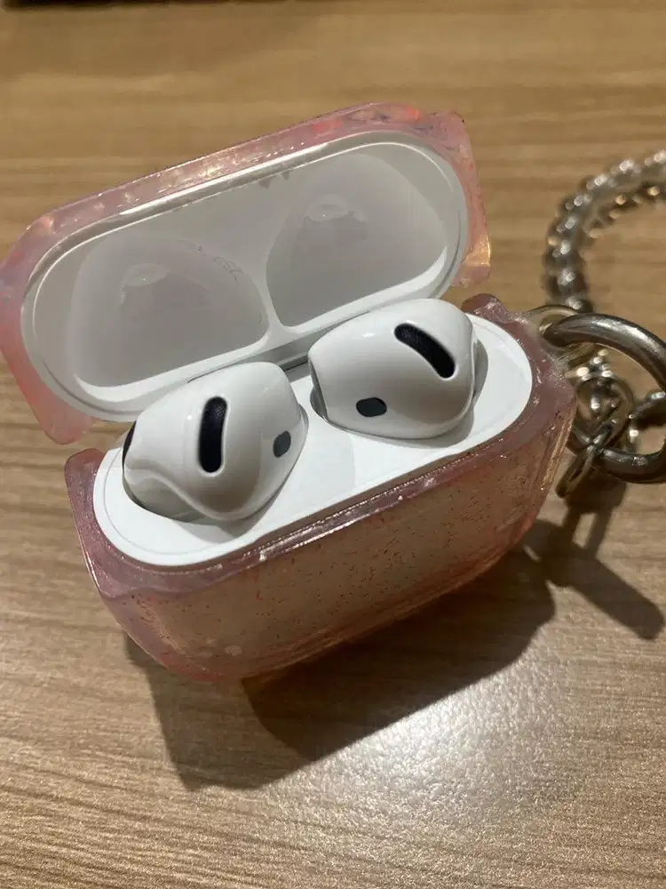 Airpods gen 4 like new