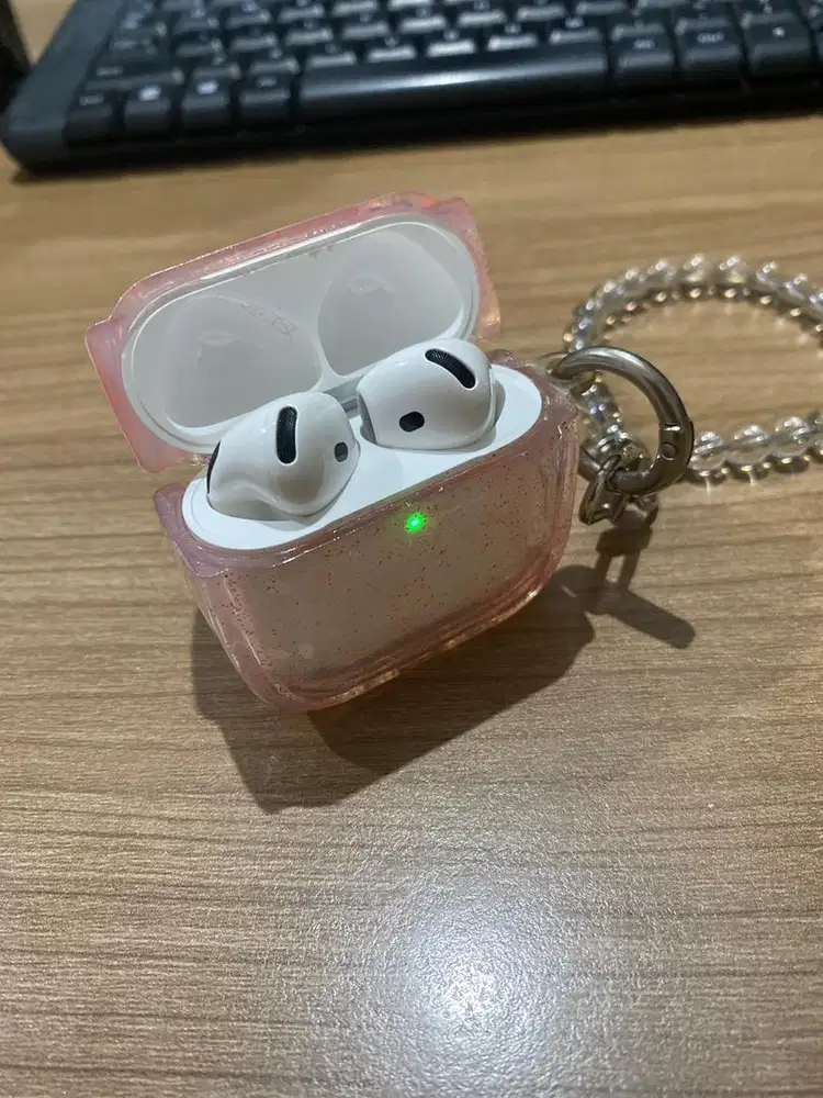 Airpods gen 4 like new