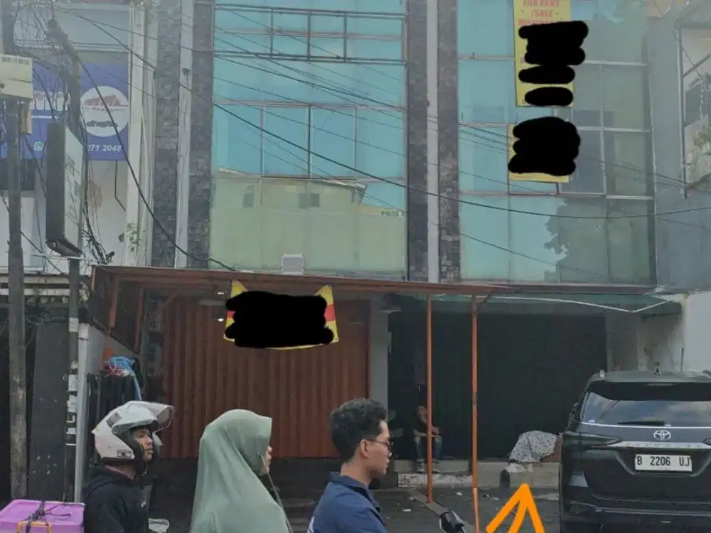 Disewakan Ruko 3,5 Lantai Lokasi sangat Strategis di Tebet Timur, Jakarta Selatan