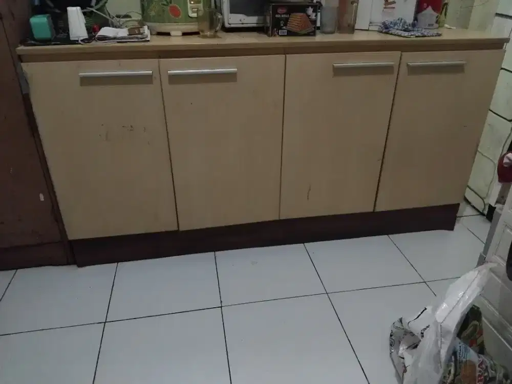 Bufet bekas di Kantoran