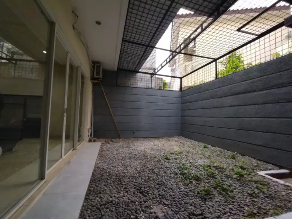 DIJUAL Rumah 2 Lt Siap Huni di Lippo Karawaci Tangerang