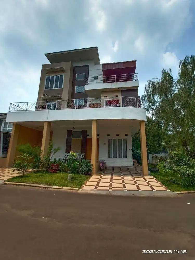 Di jual rumah 3 lantai siap huni posisi hook di citra gran cibubur
