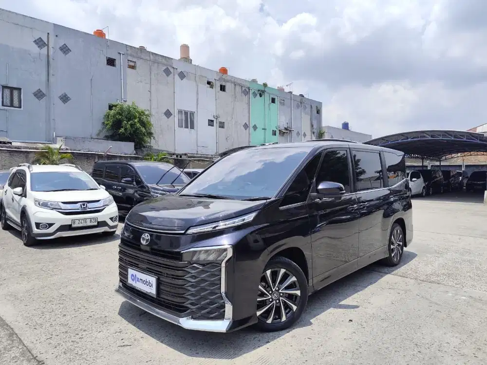 Pajak Panjang - Toyota Voxy 2.0 Bensin-AT 2023