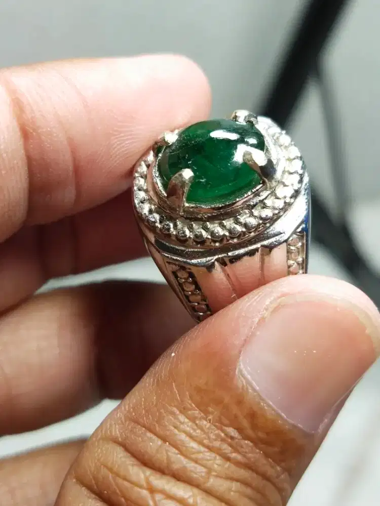 Cincin batu zamrud