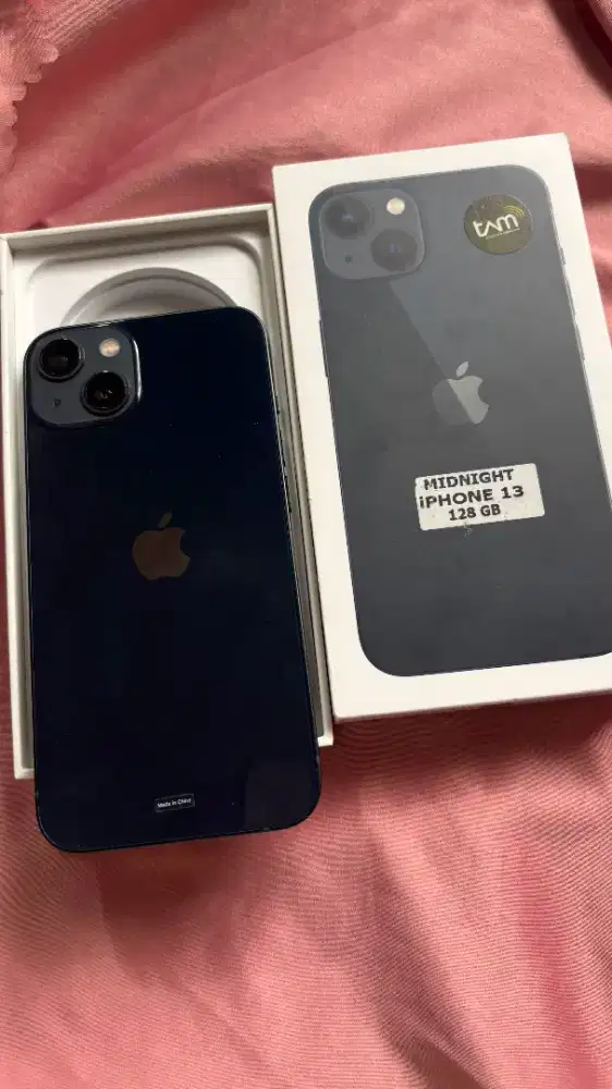 iPhone  13 ex iBox 128 GB on garansi like new warna midnight