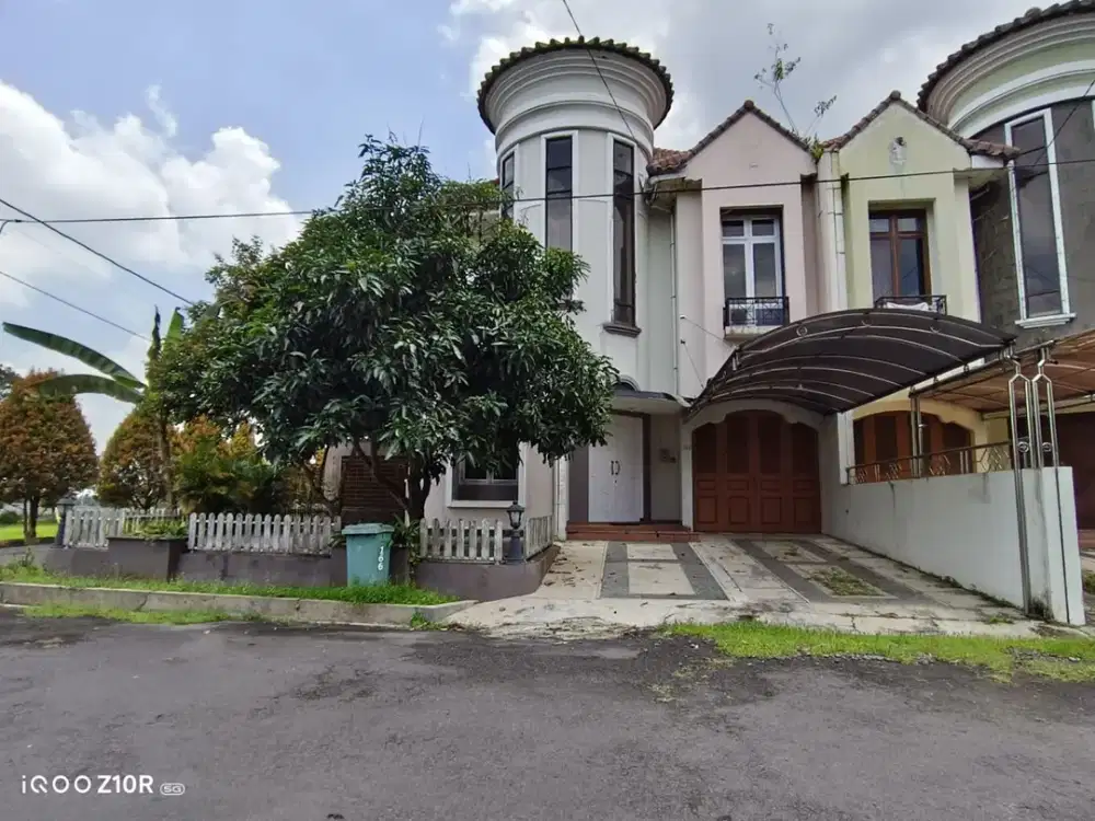 Rumah 2 Lantai Arsitektur Klasik Kawasan Elite  Area Utara Purwokerto