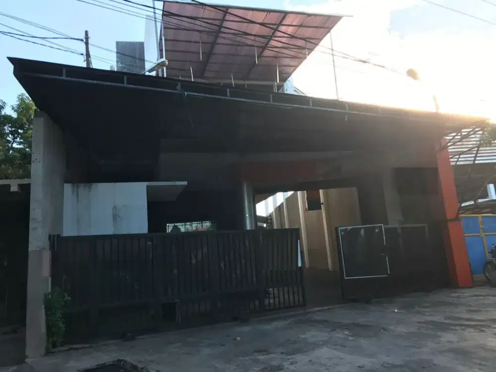 Dijual Bangunan Komersil Cocok Bengkel, Car Wash, Cafe atau Kantor di Karangmenjangan