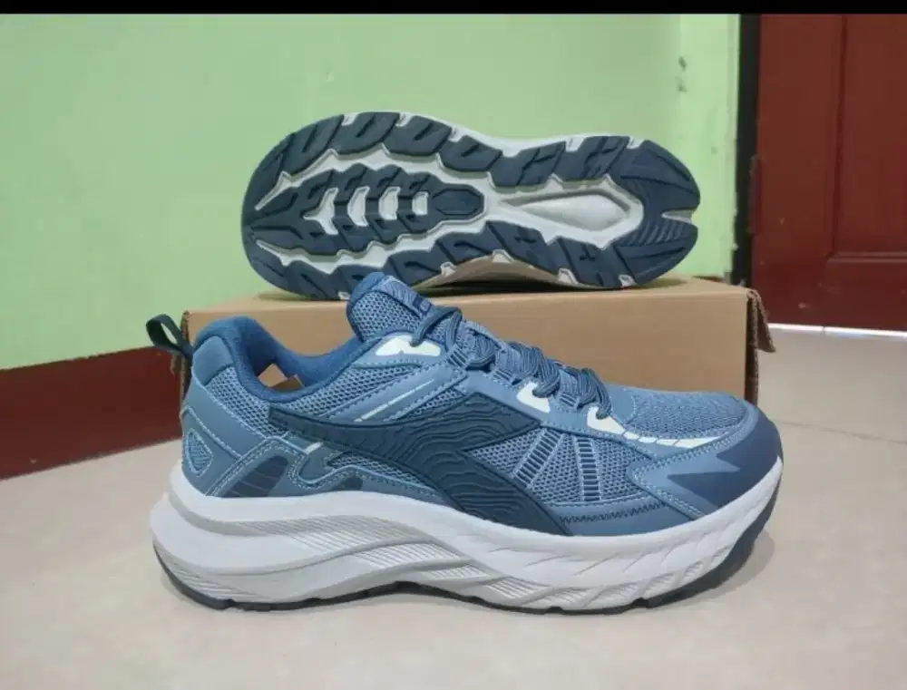 Sepatu trail diadora size 43 murah