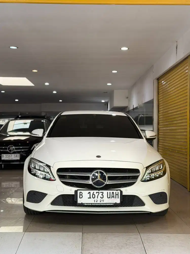Mercedes C200 1.5 EQ Boost 2019 December Automatic Putih Metalik Vieta