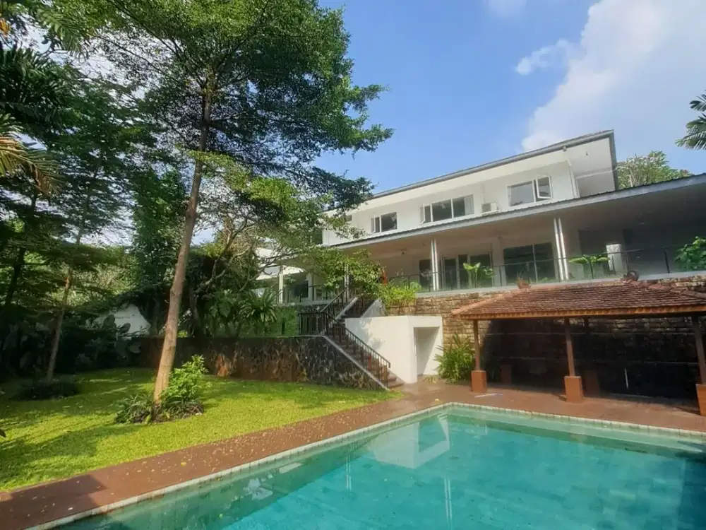 FOR RENT – Bright House with Large Garden in Kemang | Must See