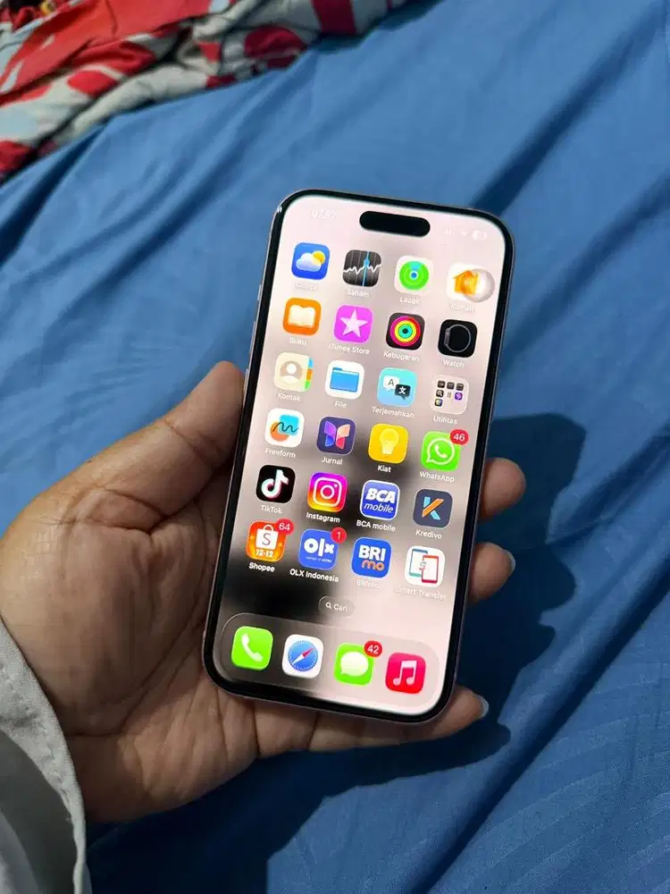 Iphone 15 basic warna pink