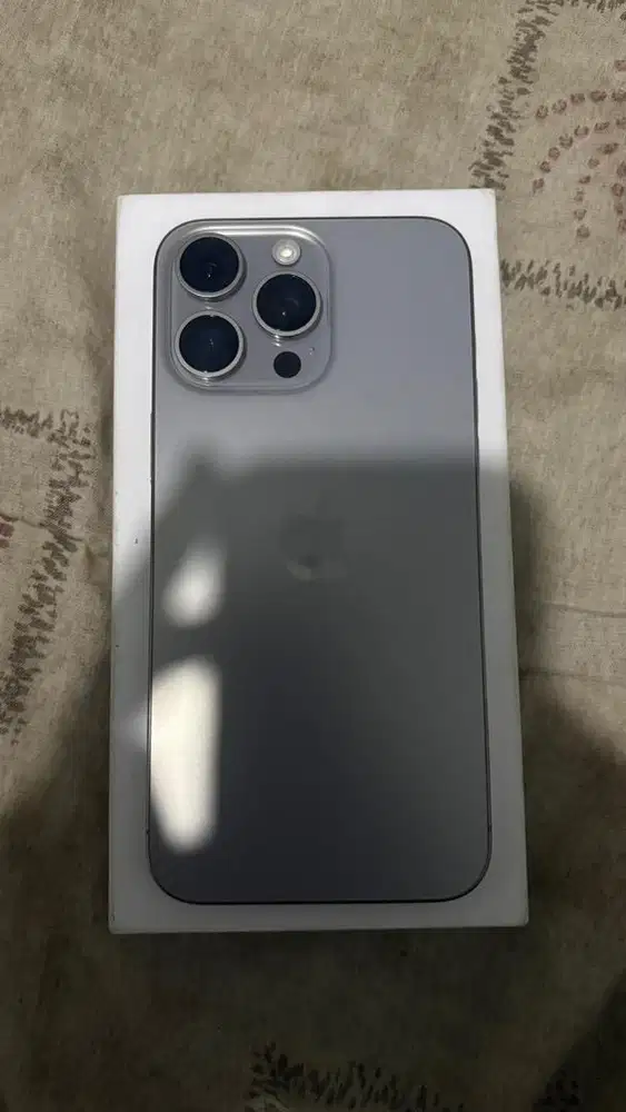 (Preloved) - Iphone 15 Pro Max - (256GB)