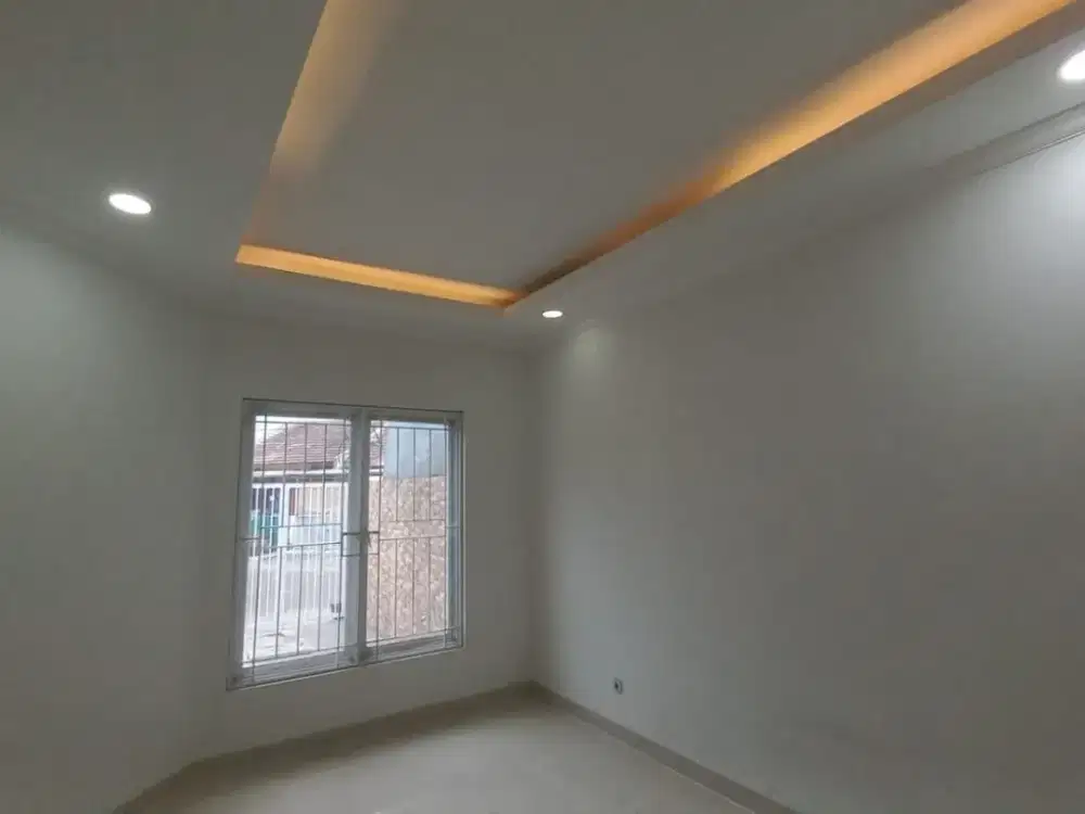 Dijual Cepat Rumah 2.5 Lantai SHM Di Taman Surya 2 Jakarta Barat