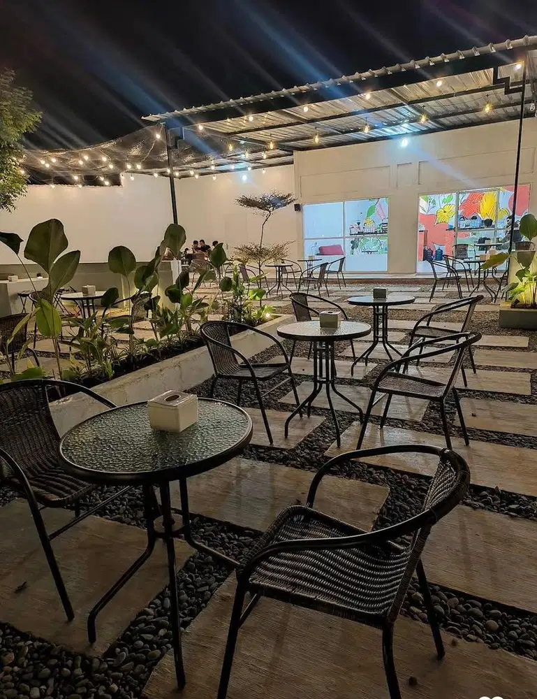 Di cari karywan caffe untuk bagian waiters di butuh kan 2 orang