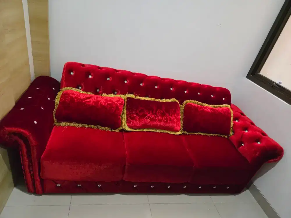 Sofa tamu merah