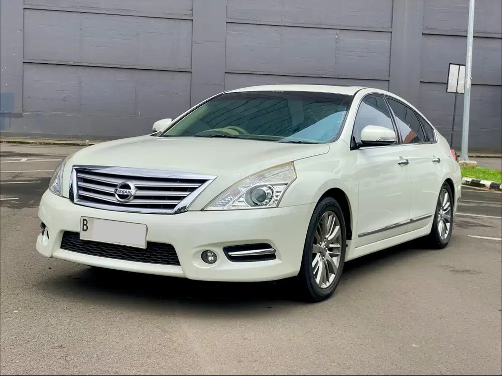 NISSAN TEANA XV 2.5 AT PUTIH 2013