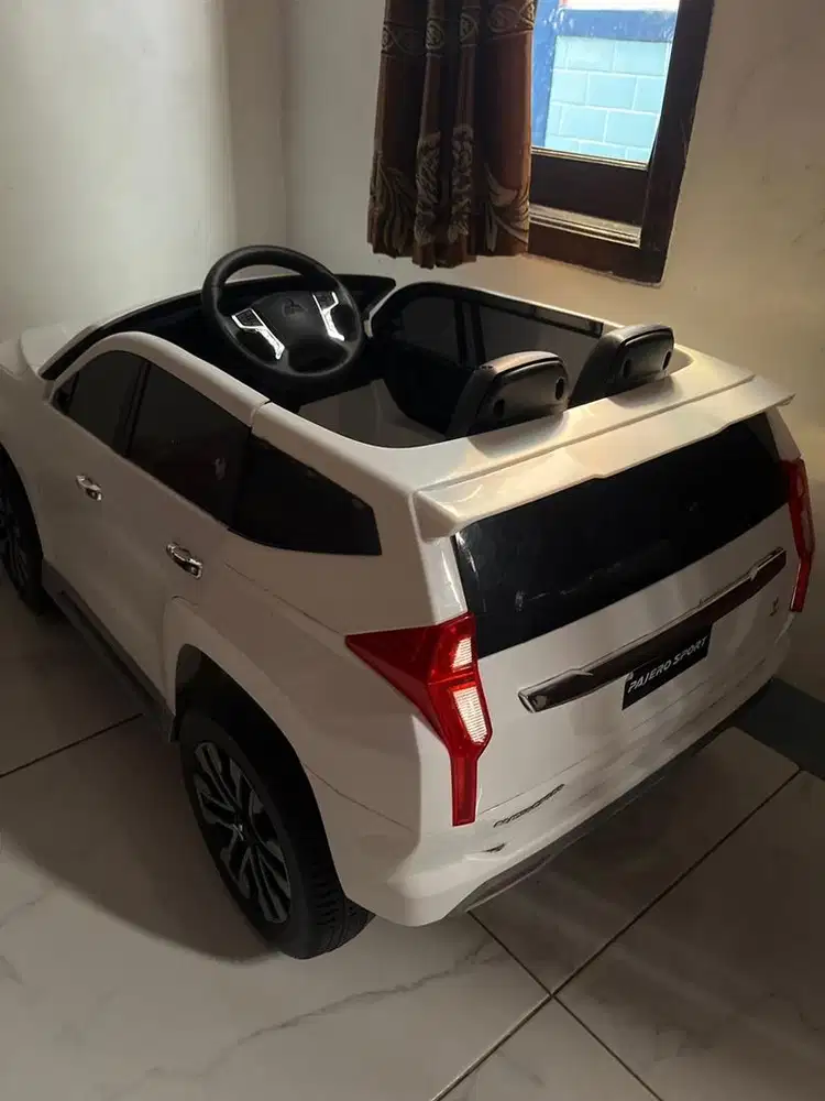 Mobil aki dan remote control besar