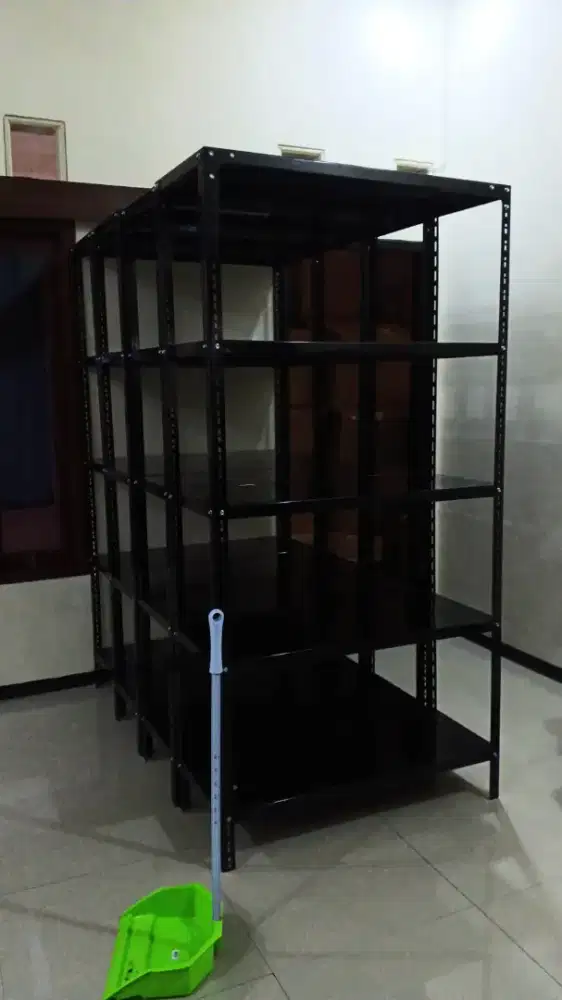 Rak besi rak buku rak siku-siku