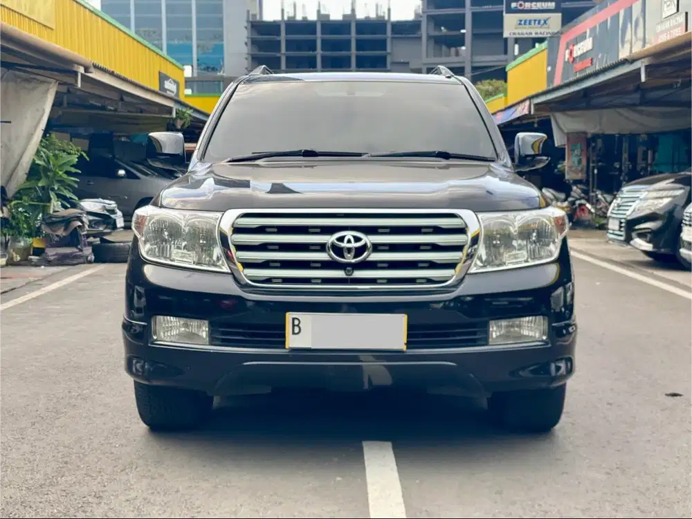 TOYOTA LAND CRUISER ZX 4.6 AT HITAM 2010