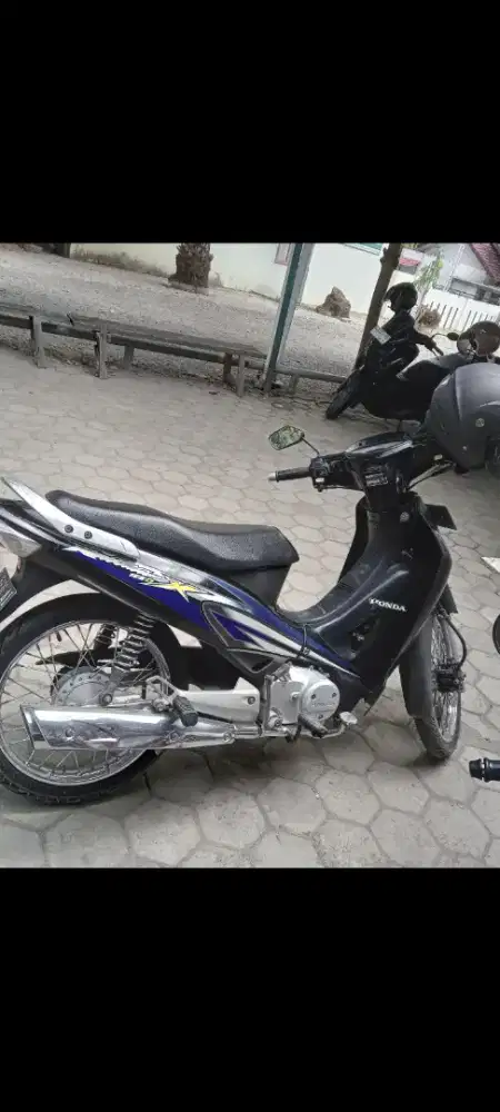 Dijual honda karisma tahun 2004.