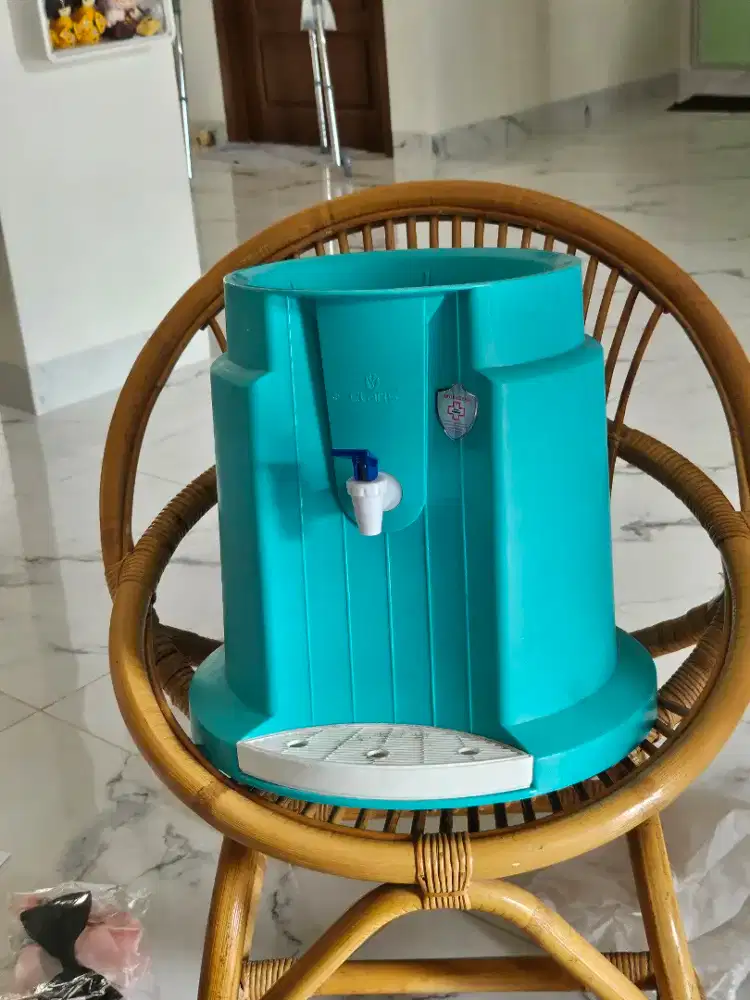 Wadah galon tanpa listrik