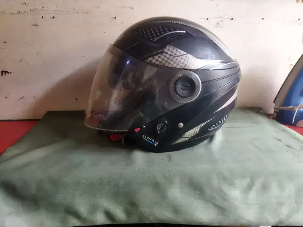Misi mau jual helm Zeus Half face double visor size M Msh bagus