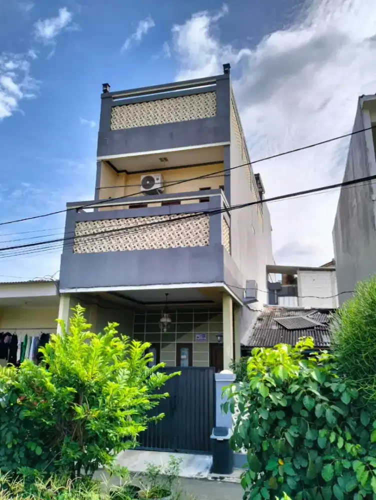 DI JUAL SEGERA RUMAH SIAP TINGGAL -- LOKASI STRATEGIS