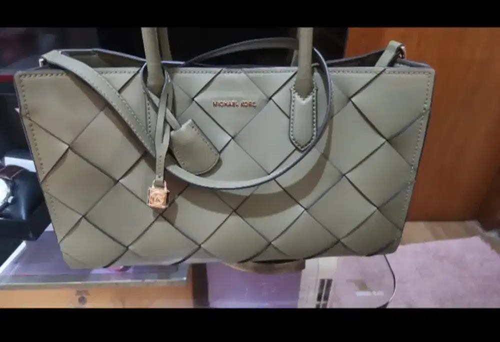 DIJUAL TAS CEWEK BUAT SOSIALITA LENGKAP ADA SERTIFACATE