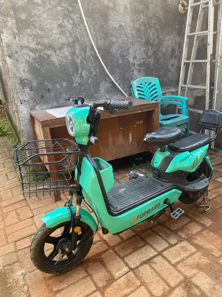 Sepeda listrik forward