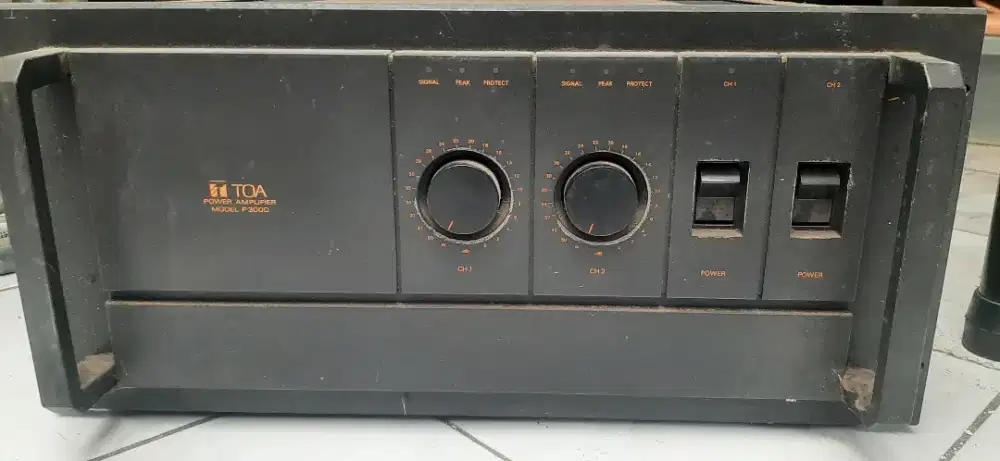 TOA Power Amp P300D