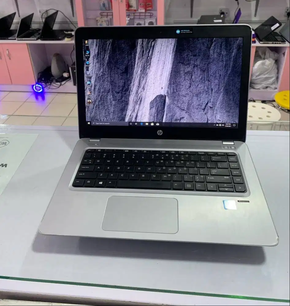 LAPTOP HP ProBook 430 G4. Core i3 Gen7. RAM 4GB. SSD 128GB. No Minus.