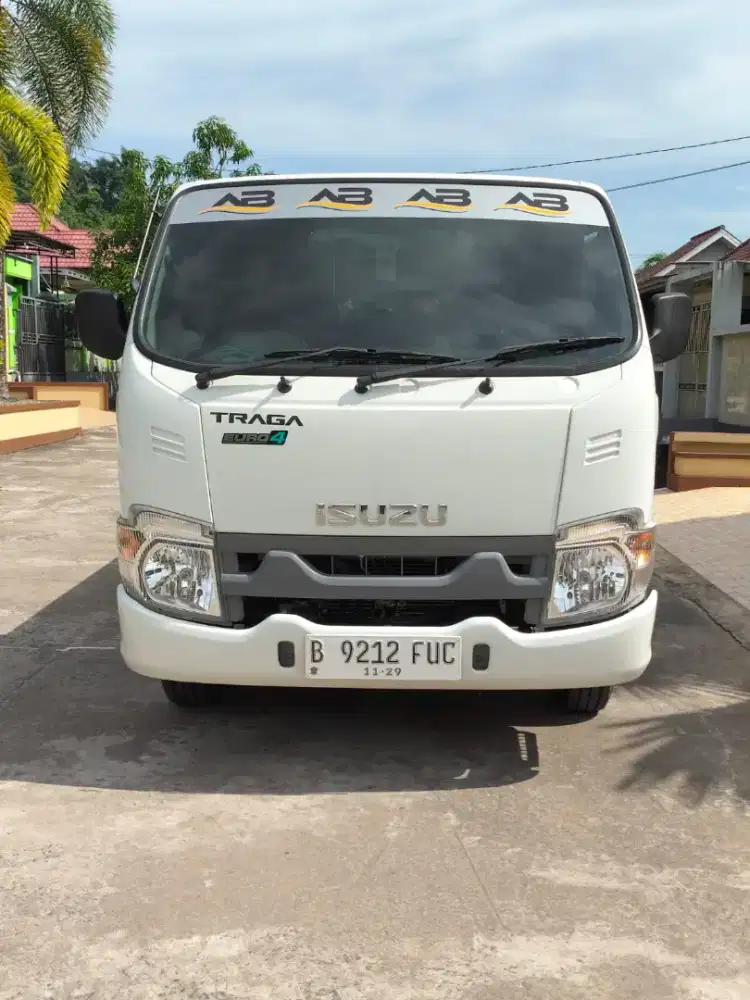 Isuzu Traga Second like NEW