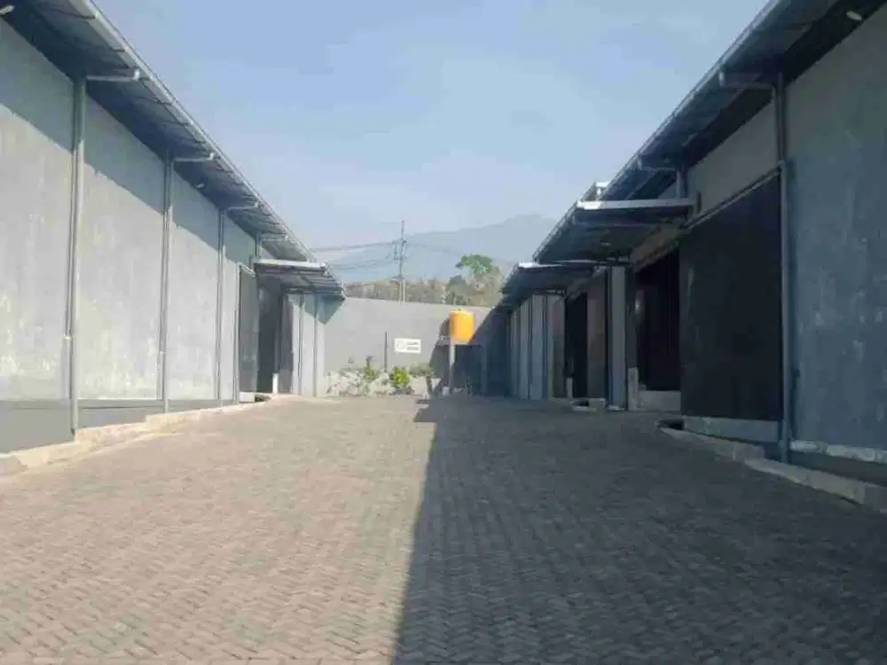 Jual gudang bonus kantor siap pakai di Singosari Lawang Malang