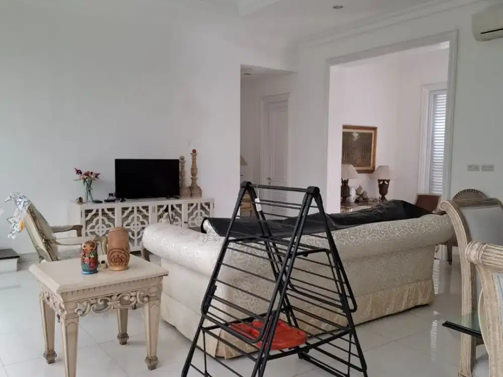 Rare Listing Menteng! Rumah Furnished 2 Lantai 3BR Jl Kudus – Garasi 3 Mobil & Garden