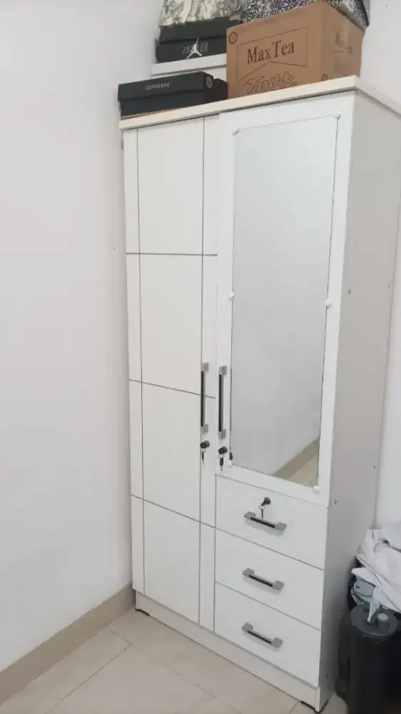 lemari pakaian second