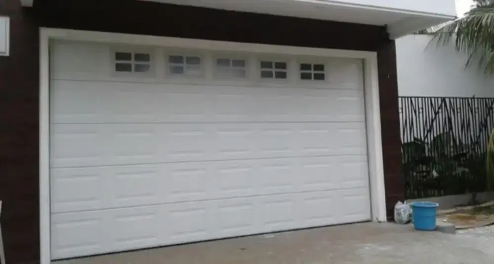 Pintu garasi otomatis