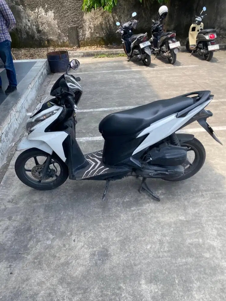 Jual Vario 125 KZR 2013 Lengkap Tangan Pribadi