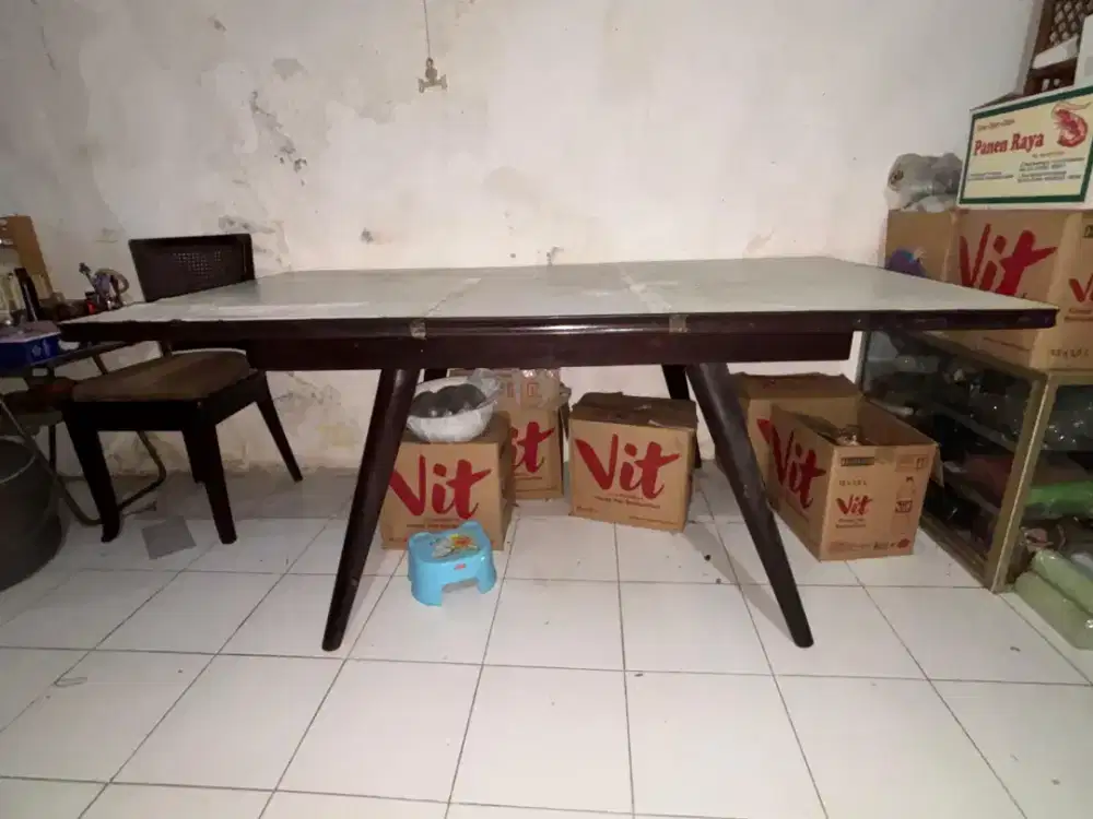 2 meja makan besar
